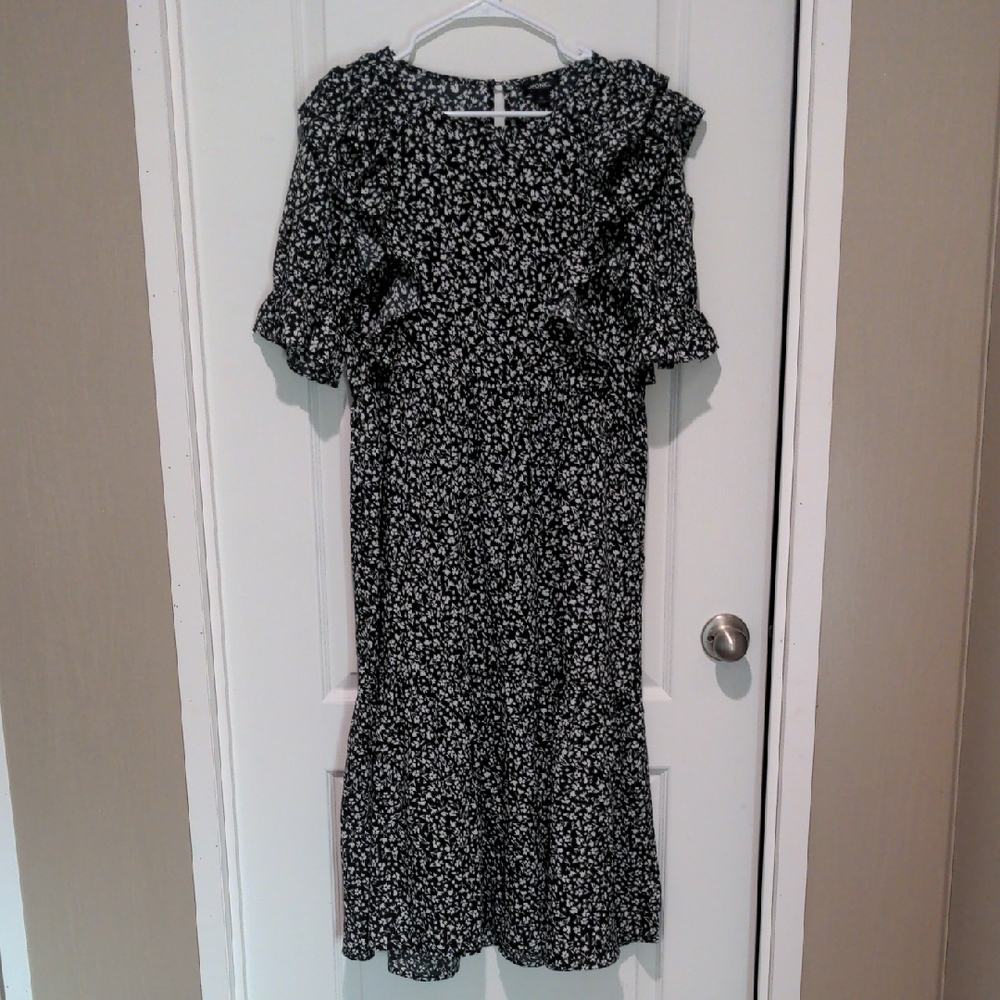 Elegant Black and White Floral Midi Dress